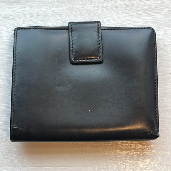 Salvatore Ferragamo Small Black Leather Wallet with Callouts in the coin purse - Picture 6 of 10